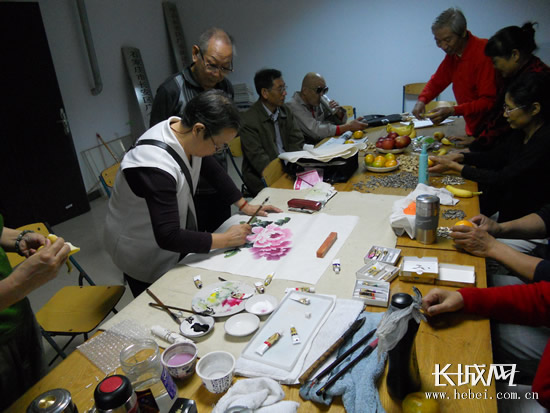 丹青寄晚晴，翰墨颂重阳——石家庄市社区成功举办老年书画展活动